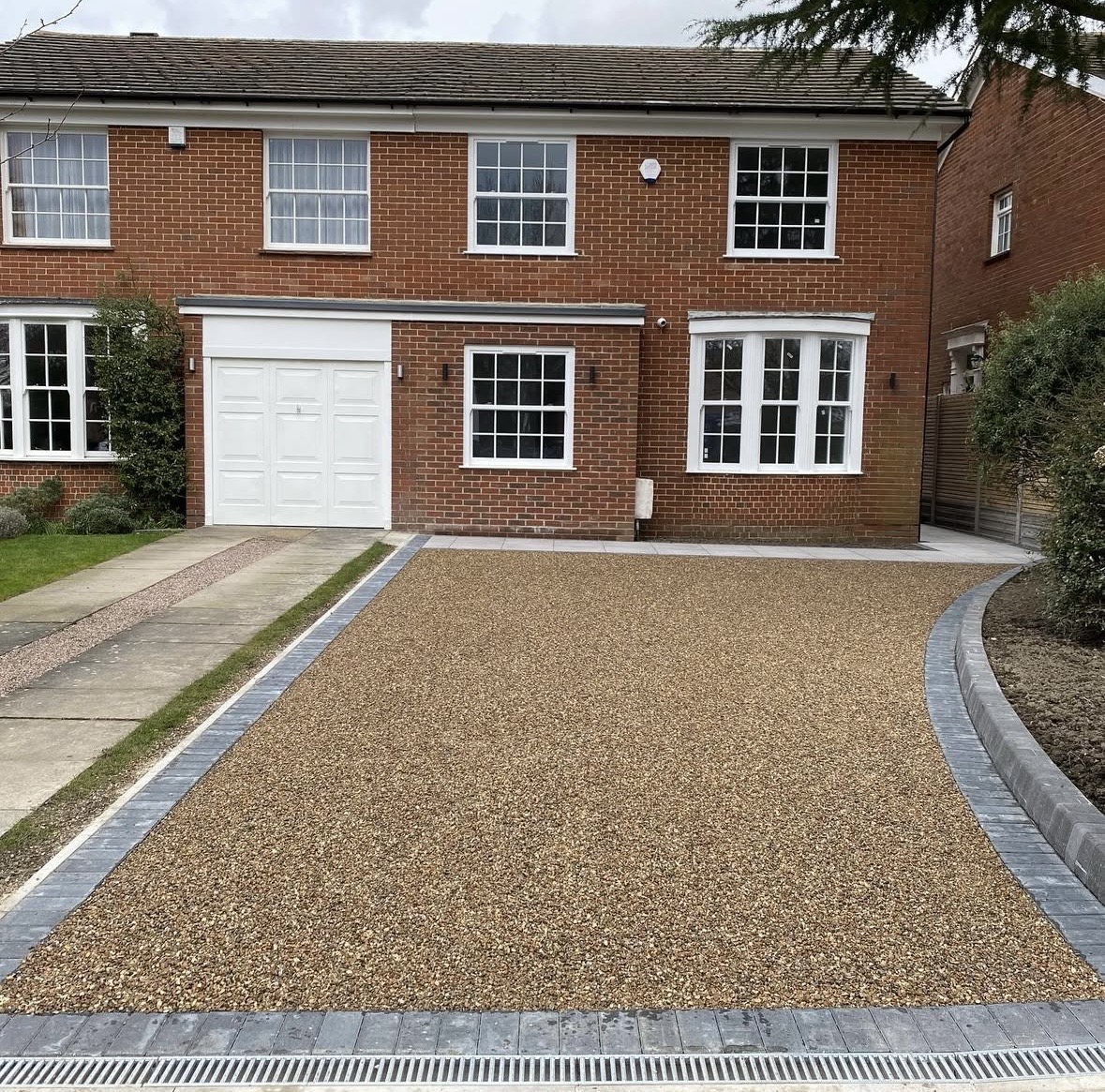 Hot tar and chip surfacing project by Penfolds Civils & Surfacing